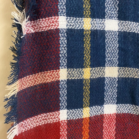 Frayed Hem Oversized Soft Plaid Blanket Scarf - Picture 4 of 7